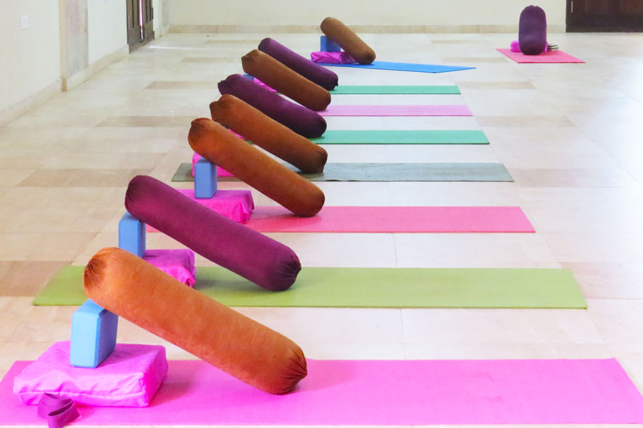 santosha_yoga_header_restorative